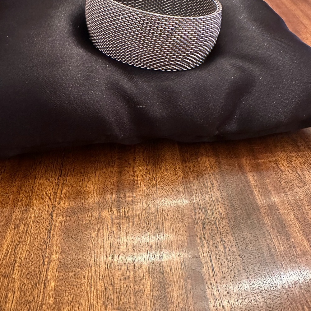 Wide Mesh Bangle - Picture 6 of 8